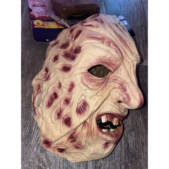 Nightmare On Elm Street Freddy Krueger Glove & Mask Set Rubies Horror Costume - Picture 4 of 8
